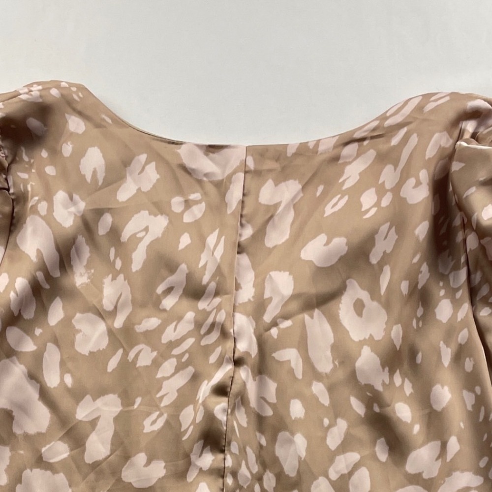 Adrienne Leopard Print V-Neck Satin Blouse Tan Ruched Puff Sleeve Top M 2489SAM - Picture 12 of 16